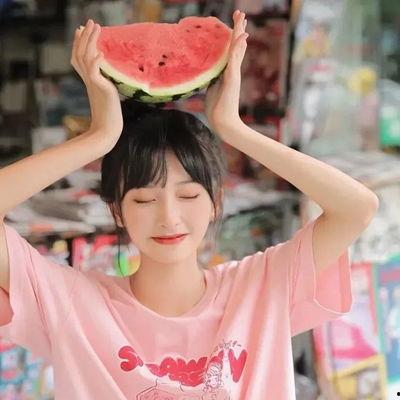 娱乐吃瓜的头像女生真人,网络红人“吃瓜女神”的真实生活